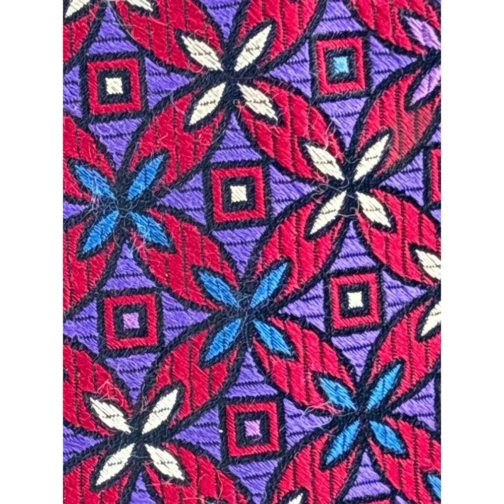 Jos A‎ Bank Signature Gold Mens Silk Tie Red Purple Geometric Medallion 65x3.25